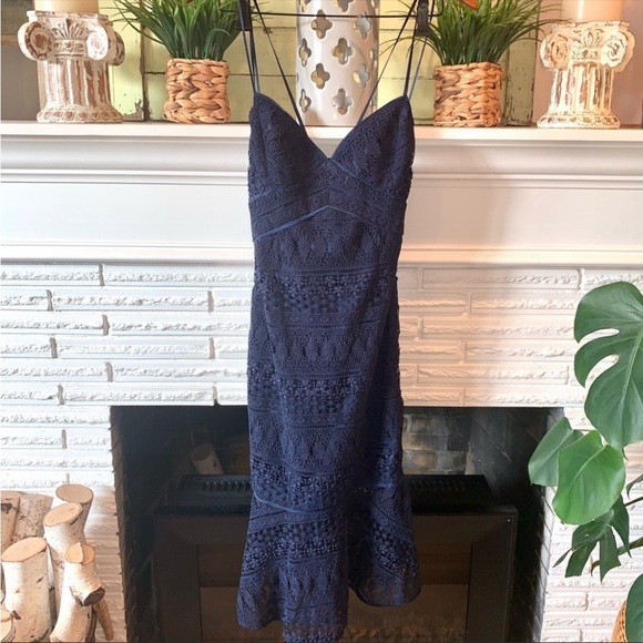 Likely NEW REVOLVE Navy DARBY Lace Overlay Flounce Hem Midi Dress 4 Cocktail - Picture 3 of 7